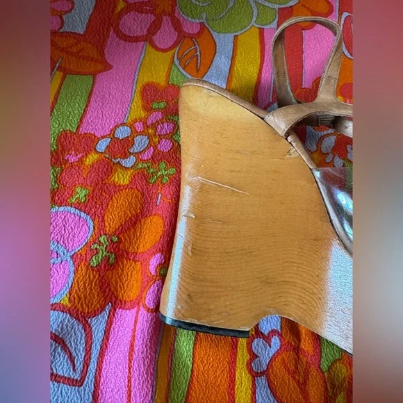 70s Vintage Wooden Wonder Wedge w Clear Vamp and Painted Details Sz 7 - Picture 6 of 13